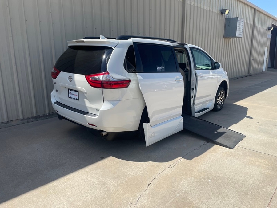 Used 2020 Toyota Sienna XLE - VMI Side Entry In Floor Automatic Ramp