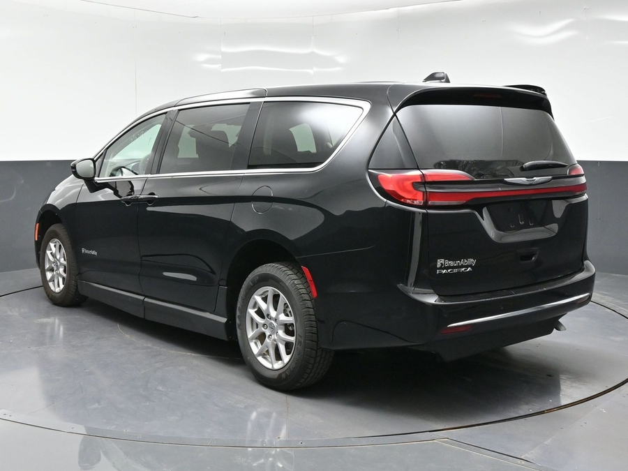 Used 2024 Chrysler Pacifica Touring L - BraunAbility Side Entry Fold Out Manual Ramp