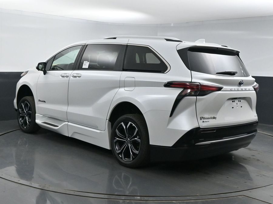 New 2025 Toyota Sienna Hybrid Platinum - BraunAbility Side Entry Entry In Floor Automatic Ramp
