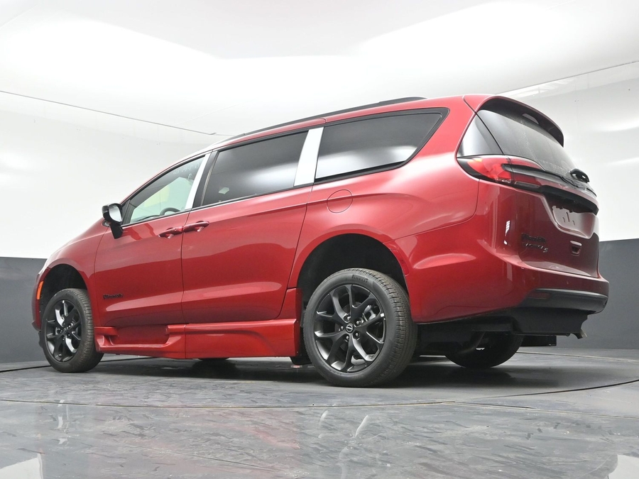 New 2026 Chrysler Pacifica Select Sport - BraunAbility Side Entry In Floor Automatic Ramp