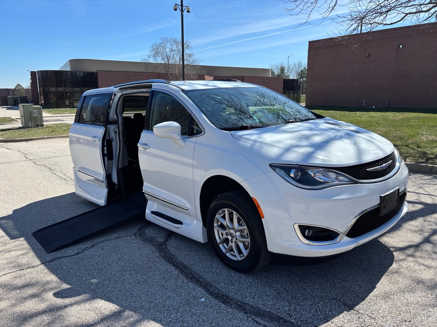 Used 2019 Chrysler Pacifica Touring L - VMI Side Entry Entry In Floor Automatic Ramp