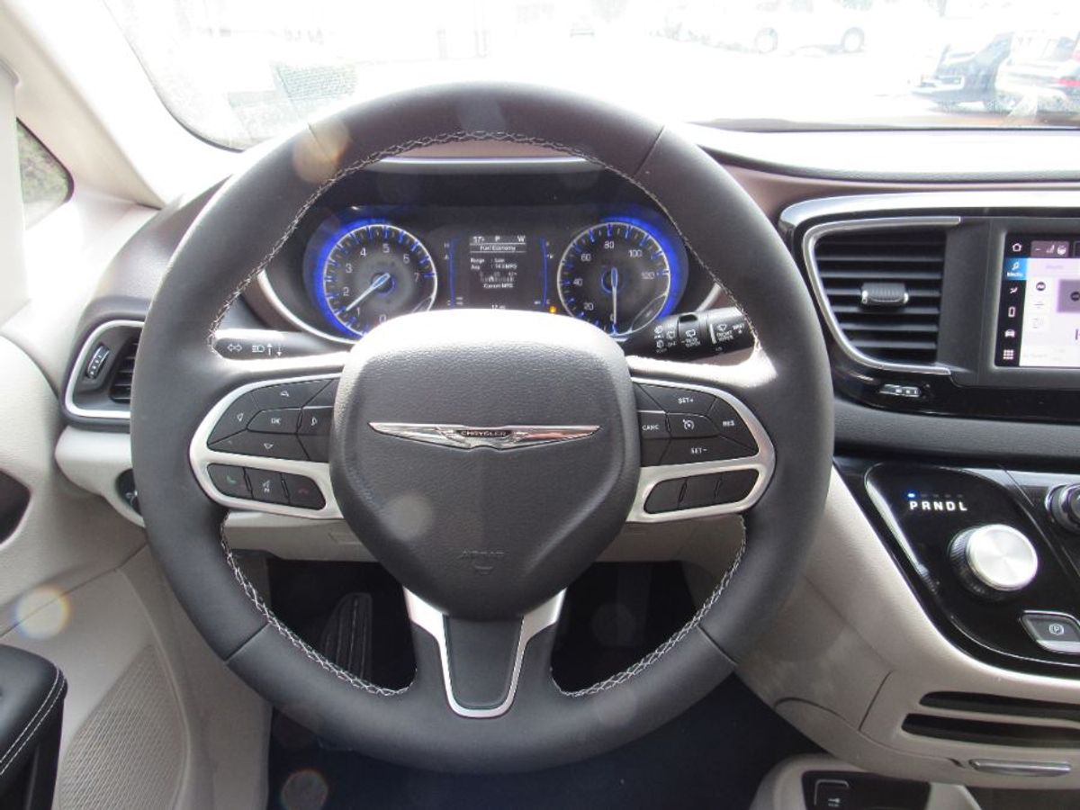 2024 CHRYSLER VOYAGER - Image 15