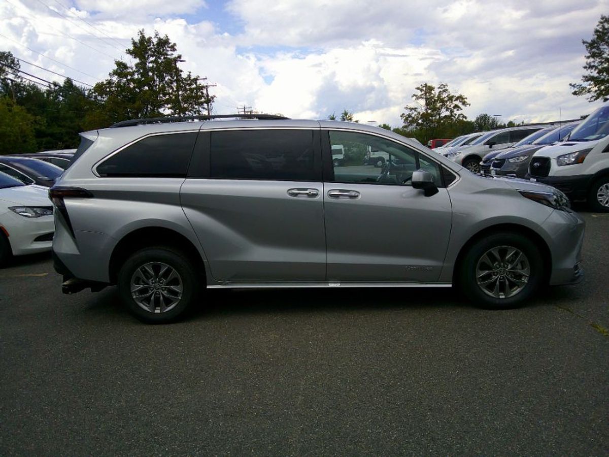 2024 TOYOTA SIENNA - Image 10