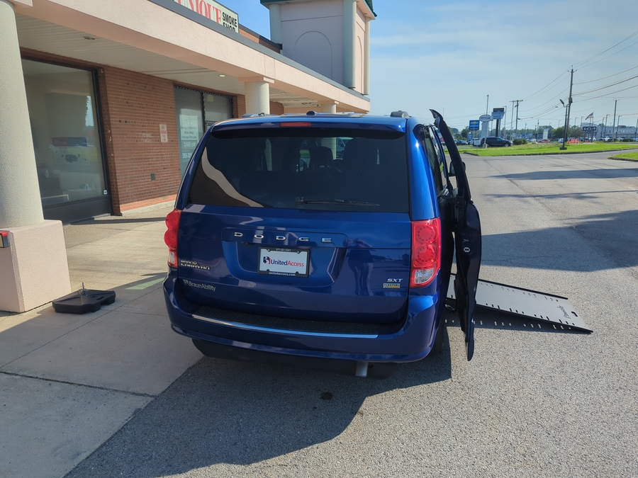 Used 2019 Dodge Grand Caravan SXT - BraunAbility Side Entry In Floor Automatic Ramp