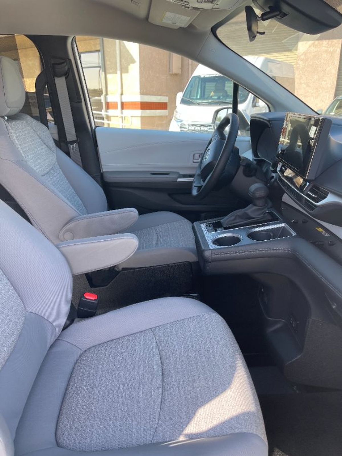 White Toyota Sienna image number 6