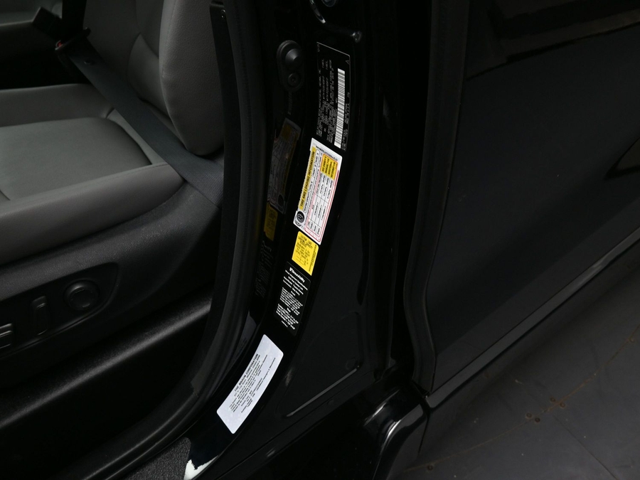 Black Toyota Sienna image number 14