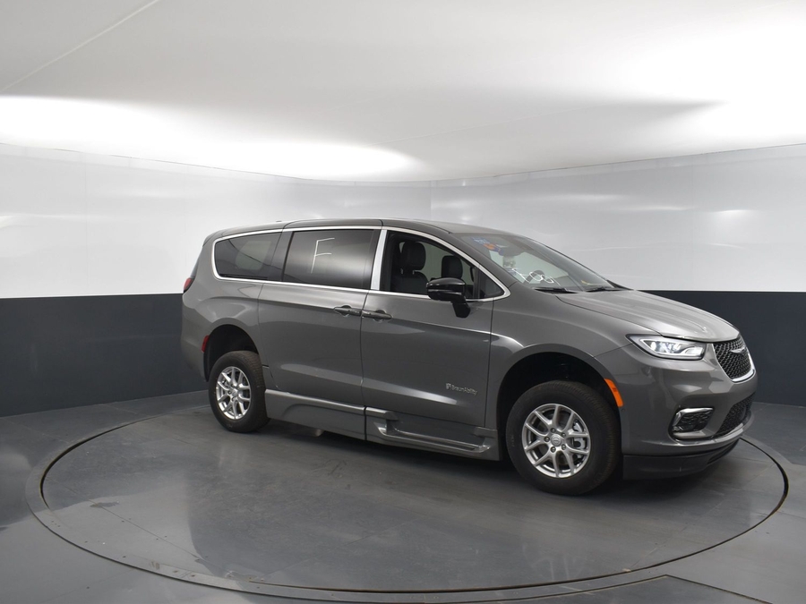 New 2025 Chrysler Pacifica Select Safety - BraunAbility Side Entry Entry Fold Out Automatic Ramp