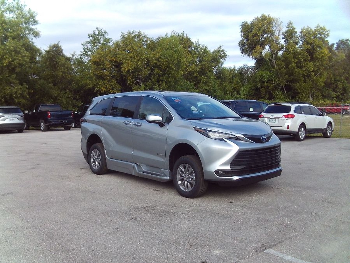 2025 TOYOTA SIENNA - Image 8