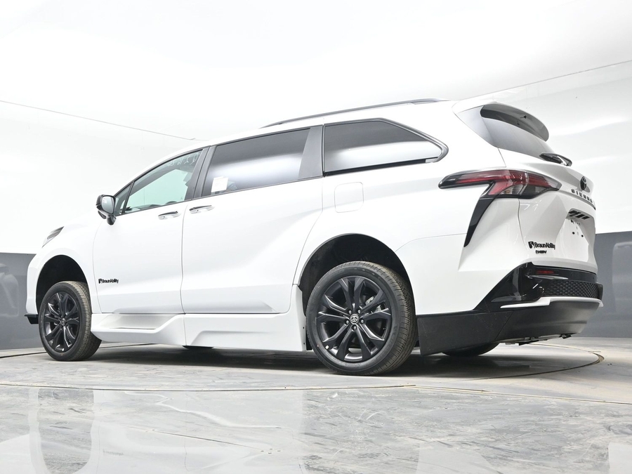 New 2026 Toyota Sienna Hybrid XSE Sport - BraunAbility Side Entry Fold Out Automatic Ramp