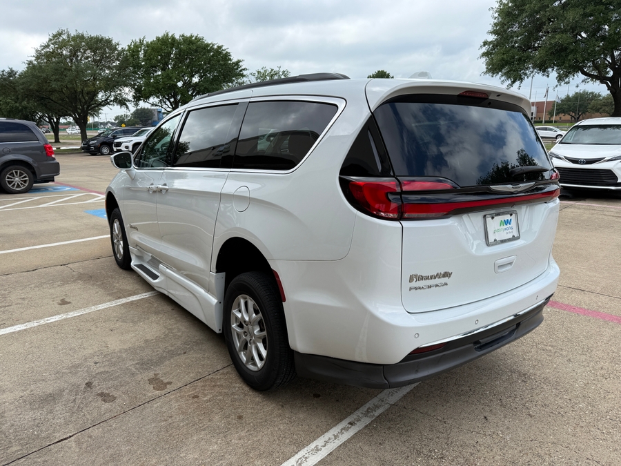 Blanco Chrysler Pacifica número de imagen 4