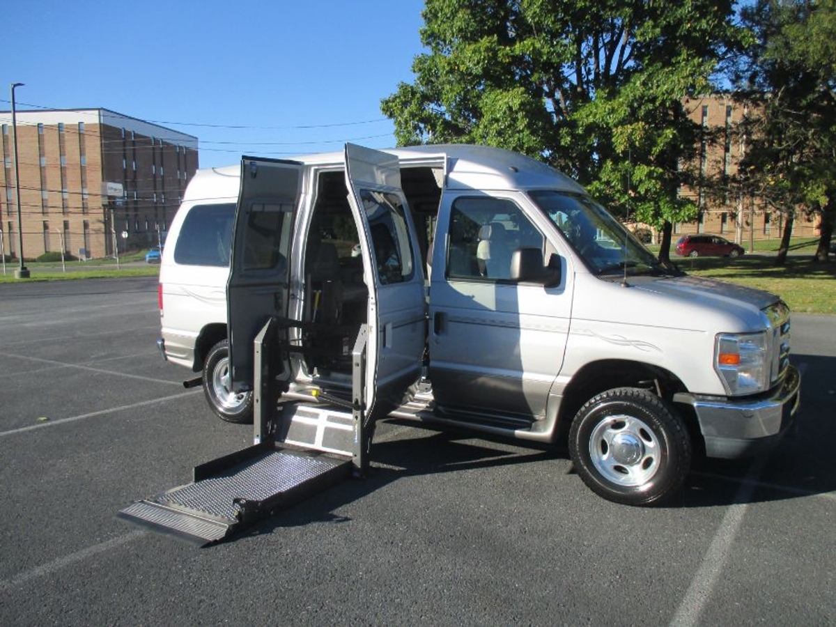 2014 Ford E-Series Econoline Van Commercial