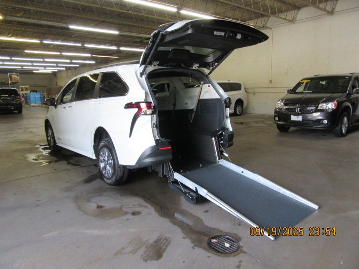 2024 TOYOTA SIENNA - Image 20