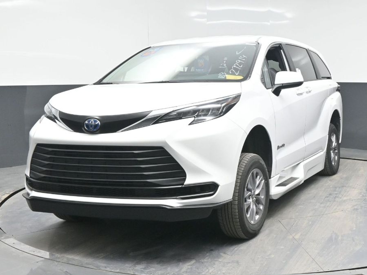 2025 TOYOTA SIENNA - Image 19