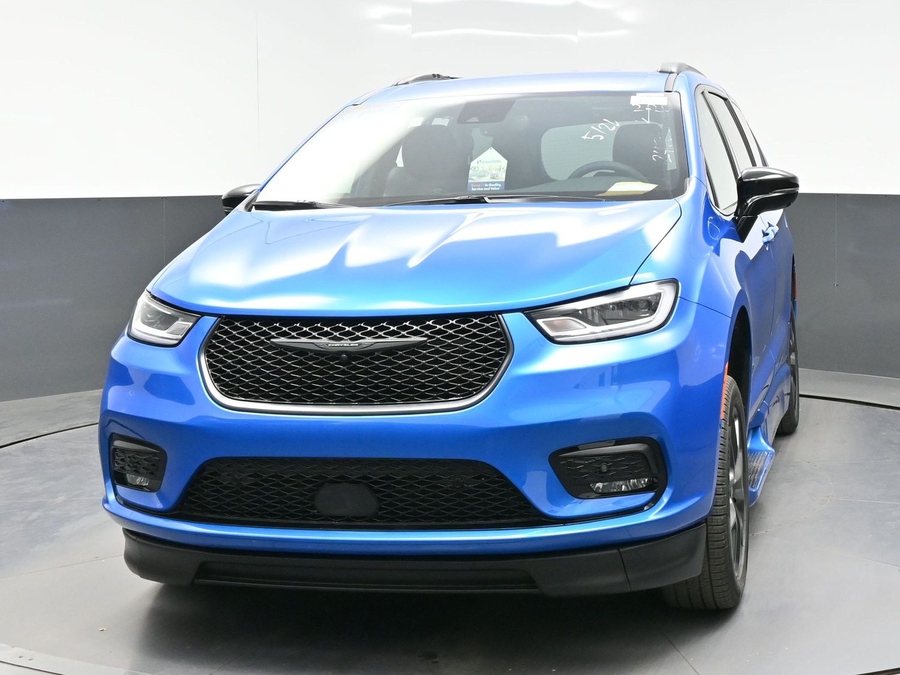 New 2026 Chrysler Pacifica Select Sport - BraunAbility Side Entry Entry Fold Out Automatic Ramp