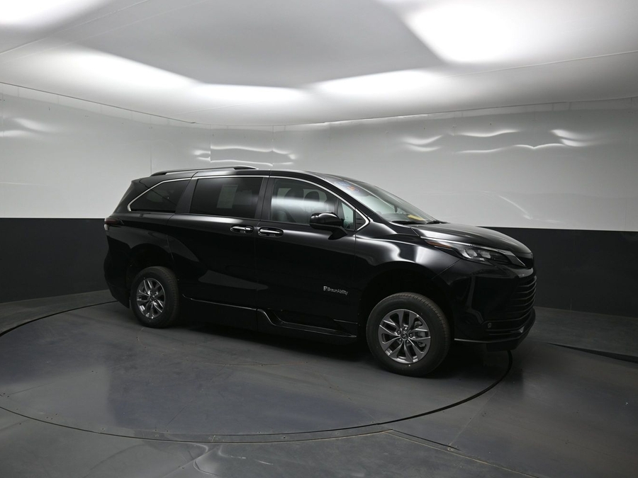Black Toyota Sienna image number 8