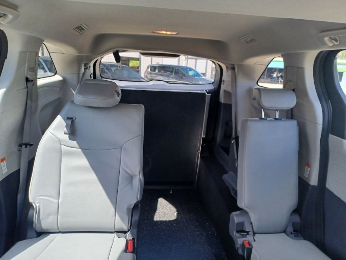 2024 TOYOTA SIENNA - Image 19