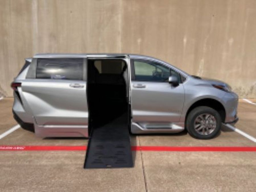 Used 2024 Toyota Sienna Hybrid LE Base - BraunAbility Side Entry Fold Out Automatic Ramp