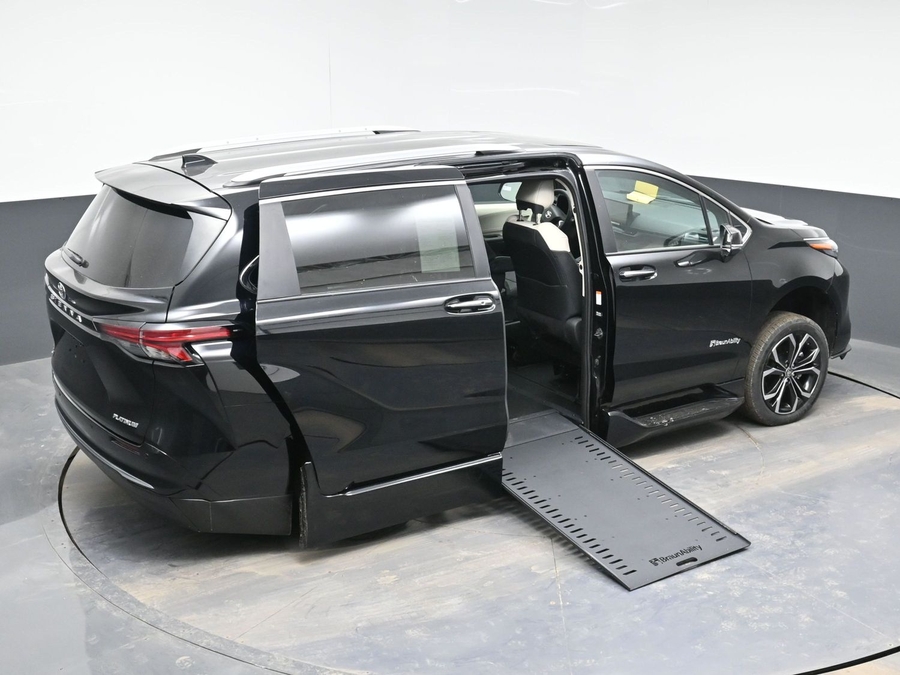 New 2025 Toyota Sienna Hybrid Platinum - BraunAbility Side Entry Entry In Floor Automatic Ramp