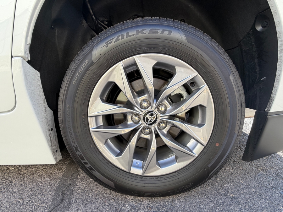 Used 2026 Toyota Sienna Hybrid XLE - BraunAbility Side Entry In Floor Automatic Ramp