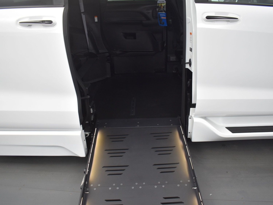 New 2025 Toyota Sienna Hybrid XSE Sport - BraunAbility Side Entry Entry Fold Out Automatic Ramp