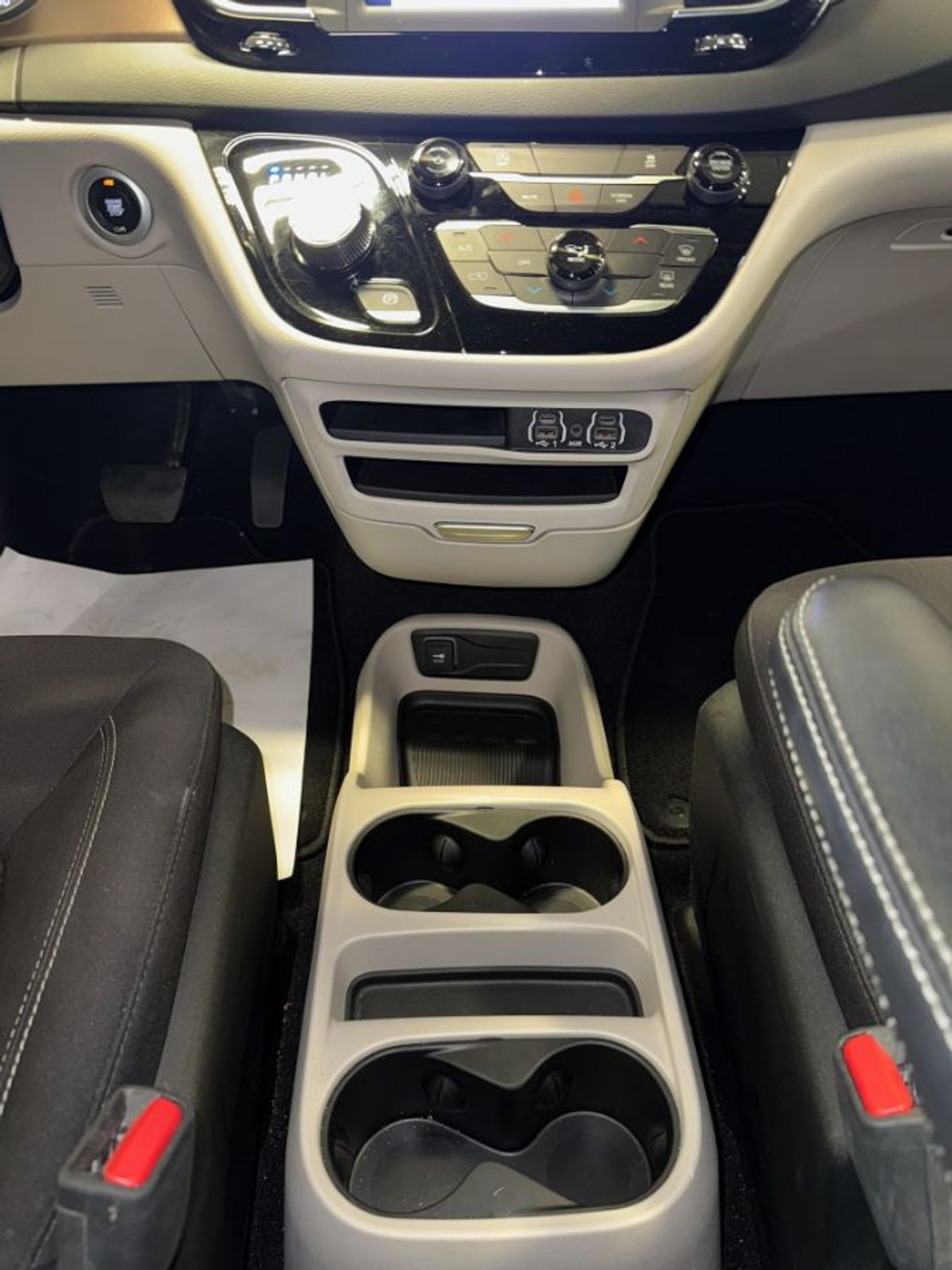 2024 CHRYSLER VOYAGER - Image 17