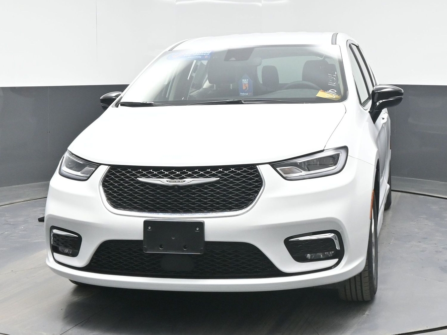 Used 2024 Chrysler Pacifica Touring L - BraunAbility Side Entry Entry Fold Out Automatic Ramp