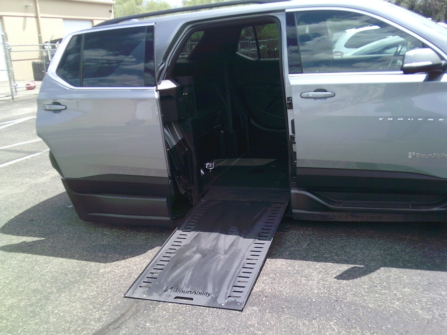 Used 2023 Chevrolet Traverse 3LT - BraunAbility Side Entry In Floor Automatic Ramp