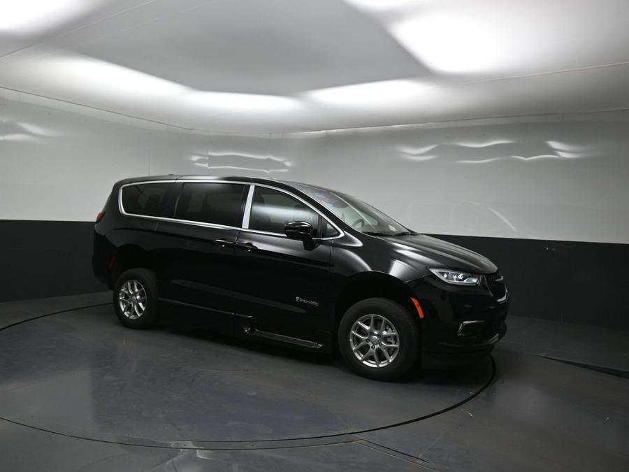 New 2026 Chrysler Pacifica Select Safety - BraunAbility Side Entry Fold Out Automatic Ramp