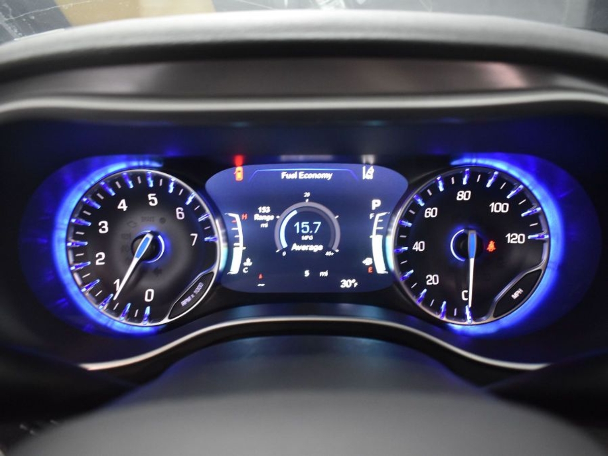 Black Chrysler Pacifica image number 15