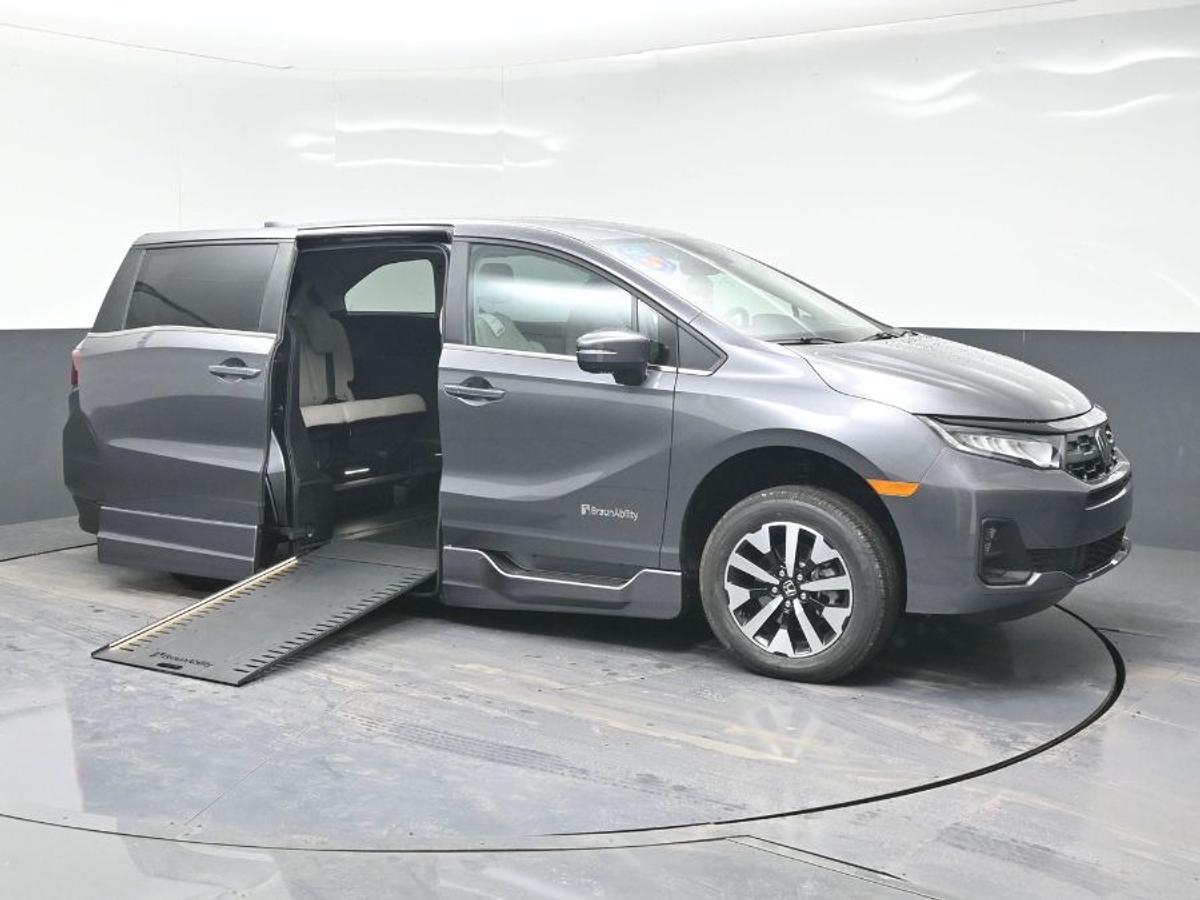 Grey Honda Odyssey with Side Entry Automatic In Floor ramp