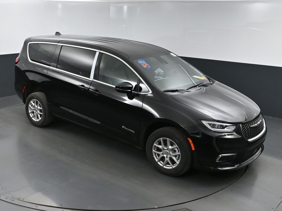 New 2025 Chrysler Pacifica Select Safety - BraunAbility Rear Entry Entry Fold Out Manual Ramp
