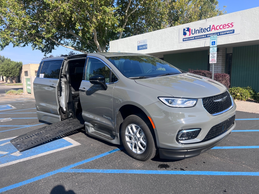 Used 2025 Chrysler Pacifica Select Safety - BraunAbility Side Entry Fold Out Automatic Ramp