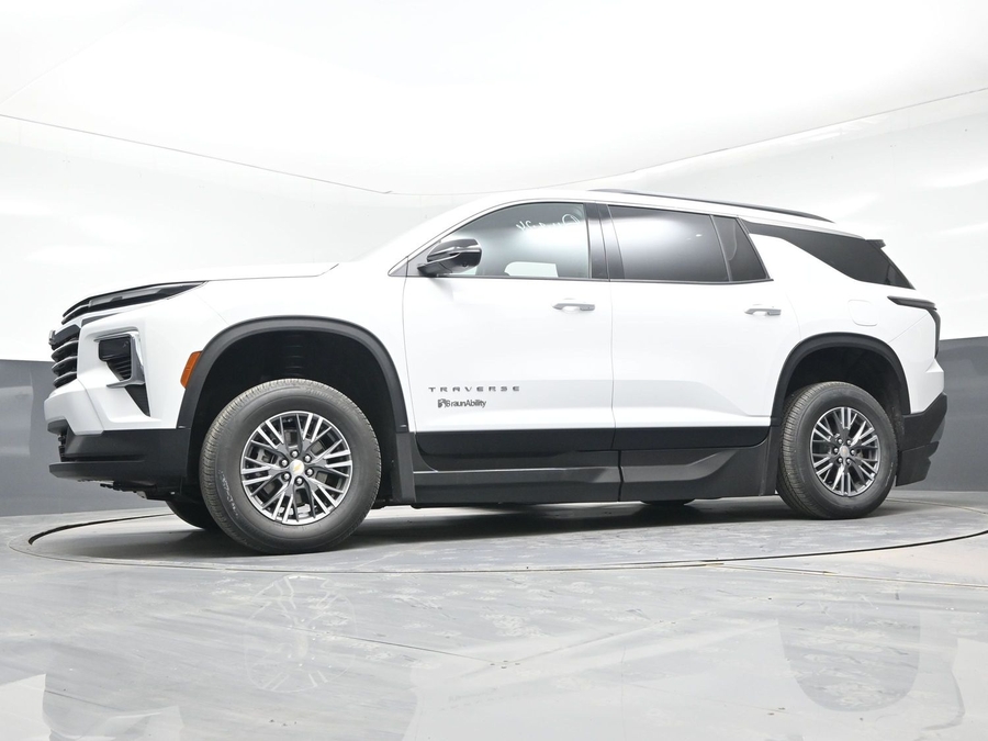 New 2026 Chevrolet Traverse 1LT - BraunAbility Side Entry Entry In Floor Automatic Ramp