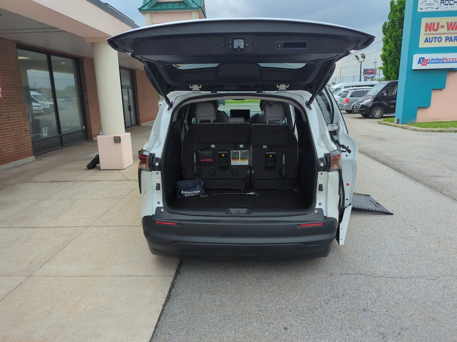 Used 2025 Toyota Sienna Hybrid XLE - BraunAbility Side Entry In Floor Automatic Ramp