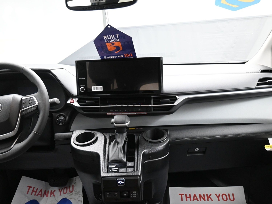 Blue Toyota Sienna image number 12