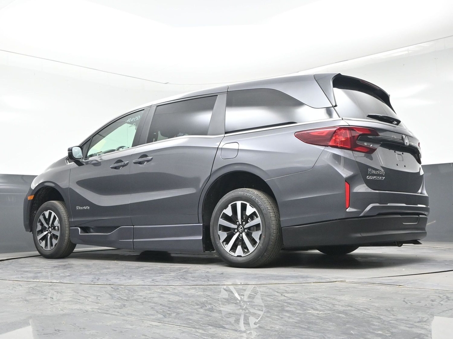 Grey Honda Odyssey image number 17