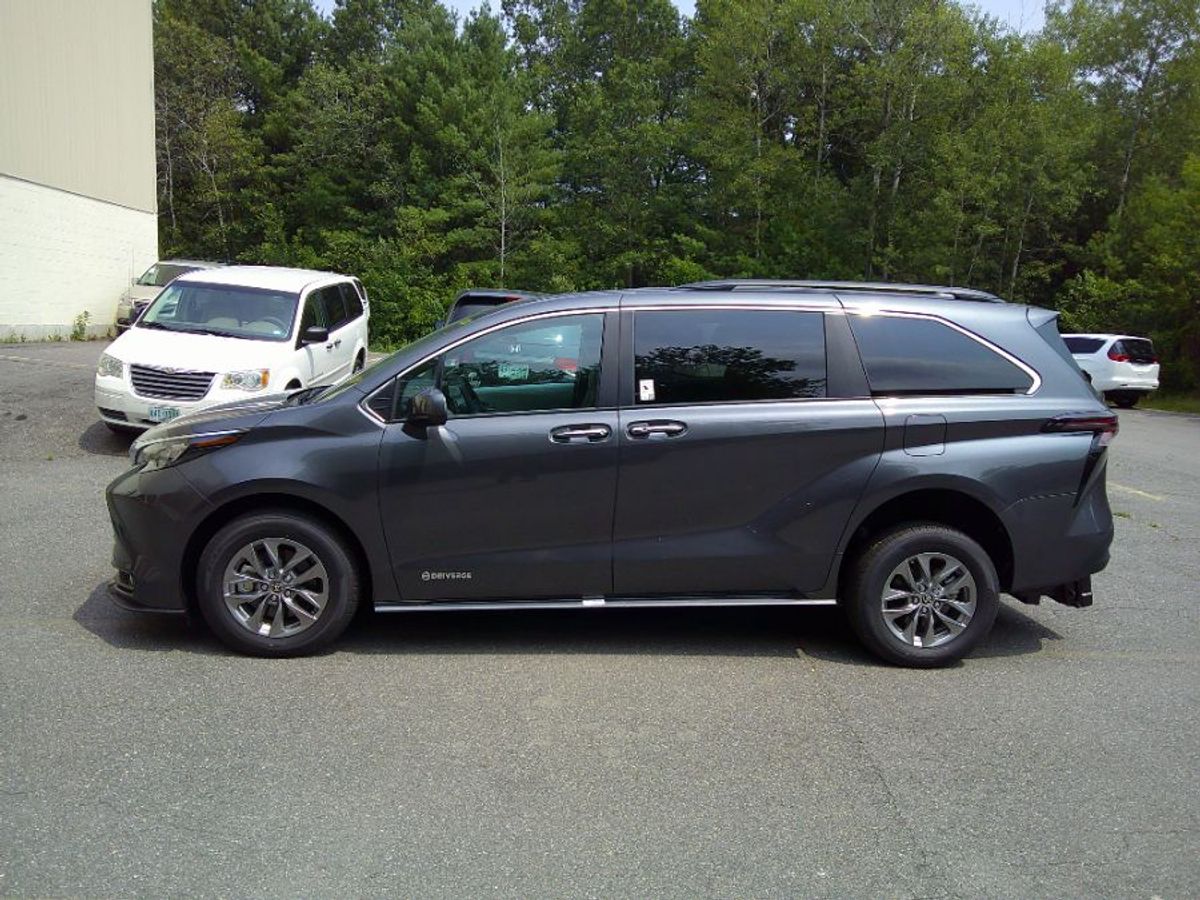 2025 TOYOTA SIENNA - Image 11