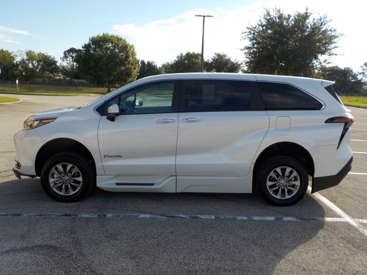 2025 TOYOTA SIENNA - Image 5