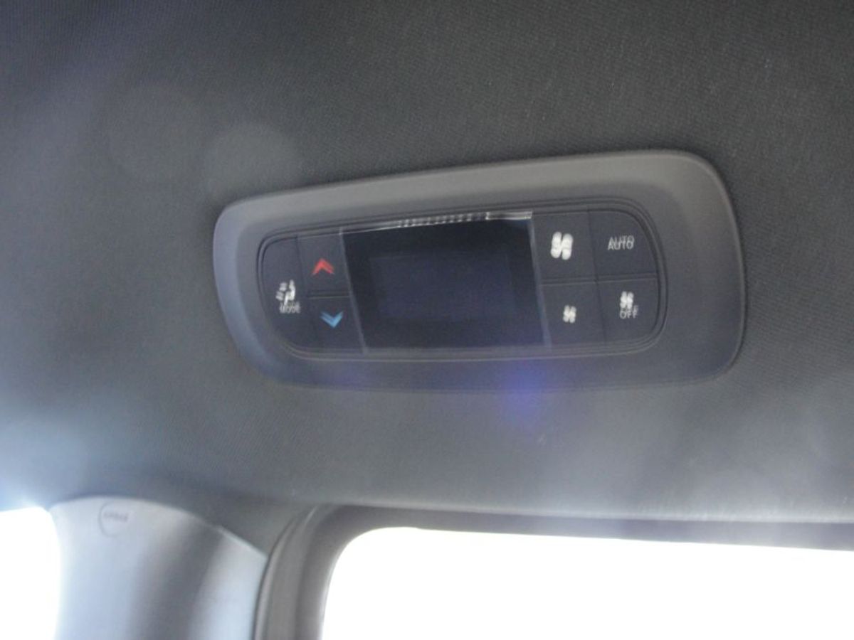 Grey Chrysler Pacifica image number 14