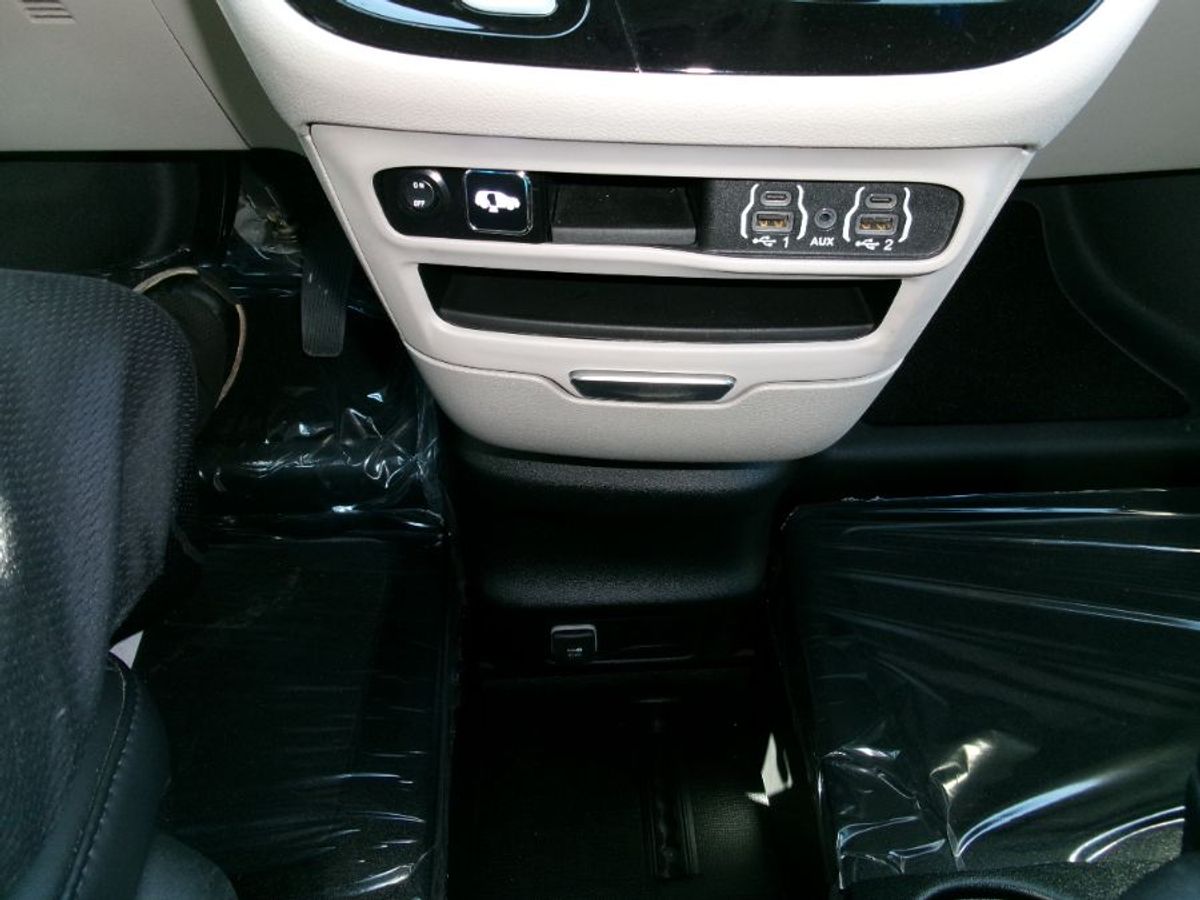 2023 CHRYSLER PACIFICA - Image 13