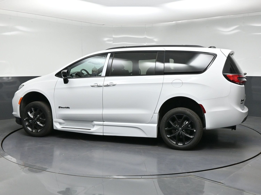 New 2026 Chrysler Pacifica Select Sport - BraunAbility Side Entry Fold Out Automatic Ramp