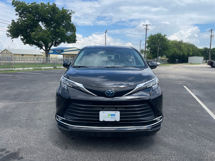 2023 Toyota Sienna XLE - Photo 9