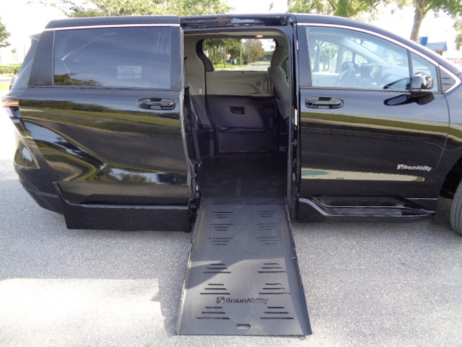 Used 2024 Toyota Sienna Hybrid LE - BraunAbility Side Entry Entry Fold Out Automatic Ramp