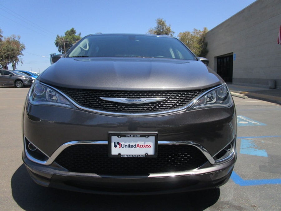 Used 2018 Chrysler Pacifica Touring L - BraunAbility Side Entry In Floor Automatic Ramp