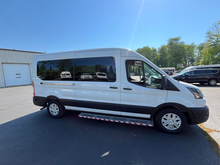 White Ford T350 image number 2