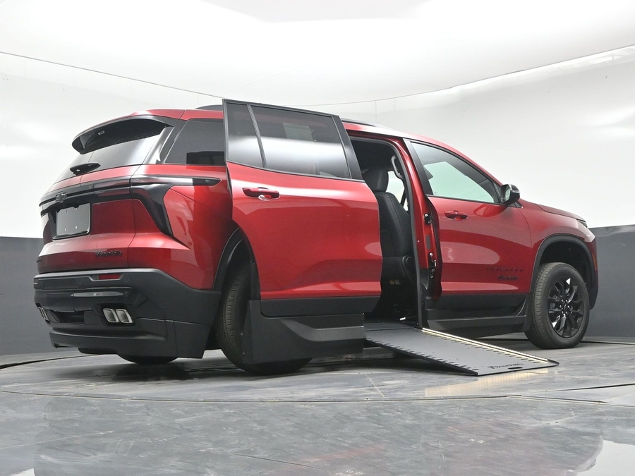 New 2026 Chevrolet Traverse 1LT Midnight - BraunAbility Side Entry In Floor Automatic Ramp