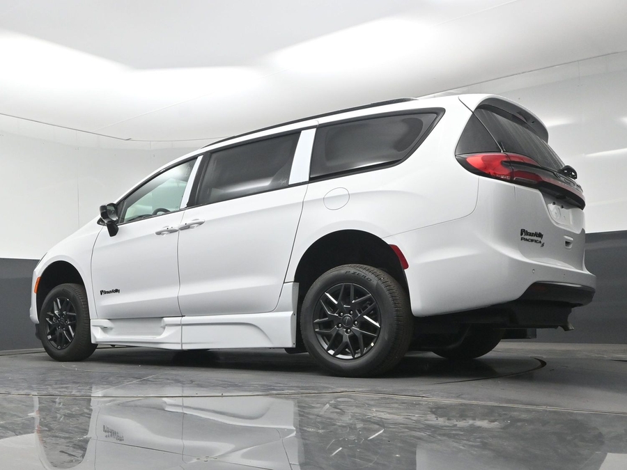 New 2027 Chrysler Pacifica Select Sport - BraunAbility Side Entry Fold Out Automatic Ramp
