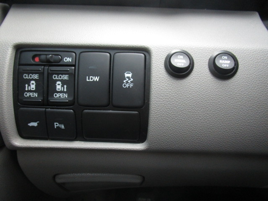 Used 2018 Toyota Sienna XLE Base - VMI Side Entry Entry In Floor Automatic Ramp