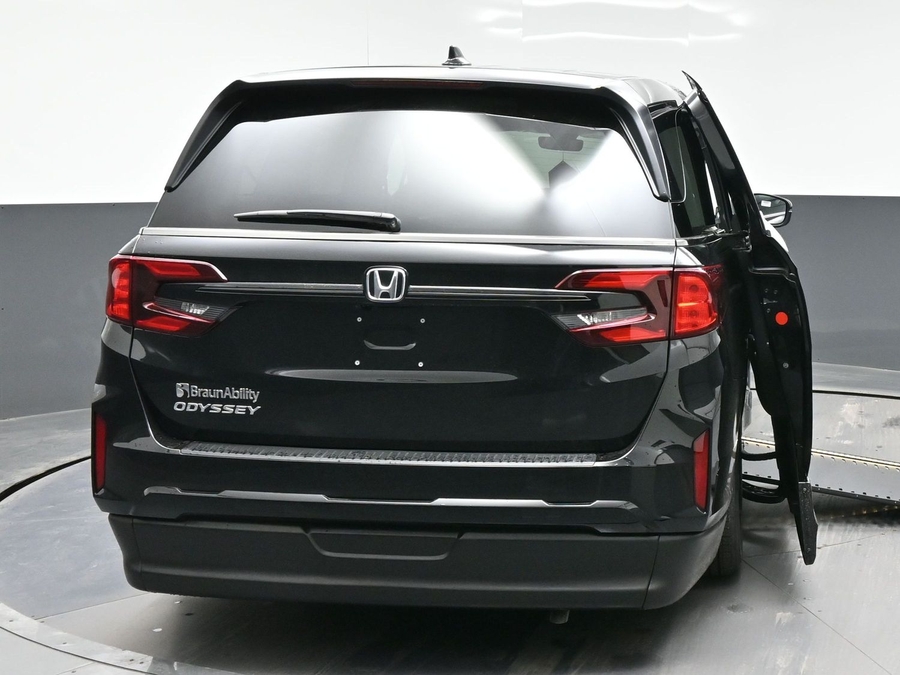 Black Honda Odyssey image number 3