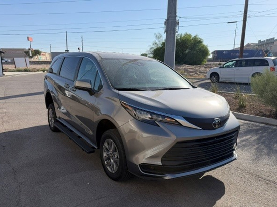 New 2026 Toyota Sienna Hybrid LE - Vantage Mobility Rear Entry Fold Out Manual Ramp